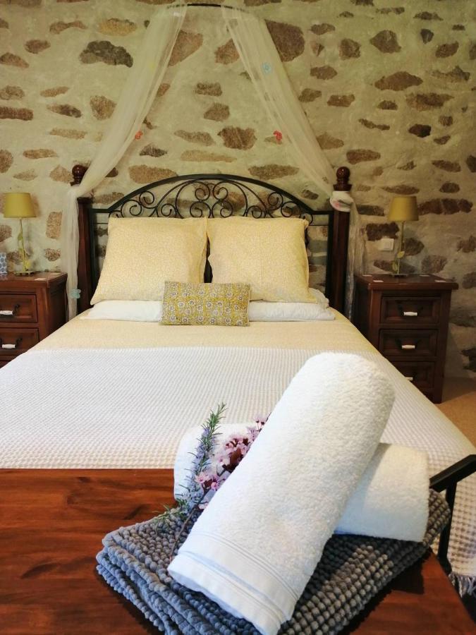 Bed and Breakfast La Grange Ancienne Montrollet Exterior foto