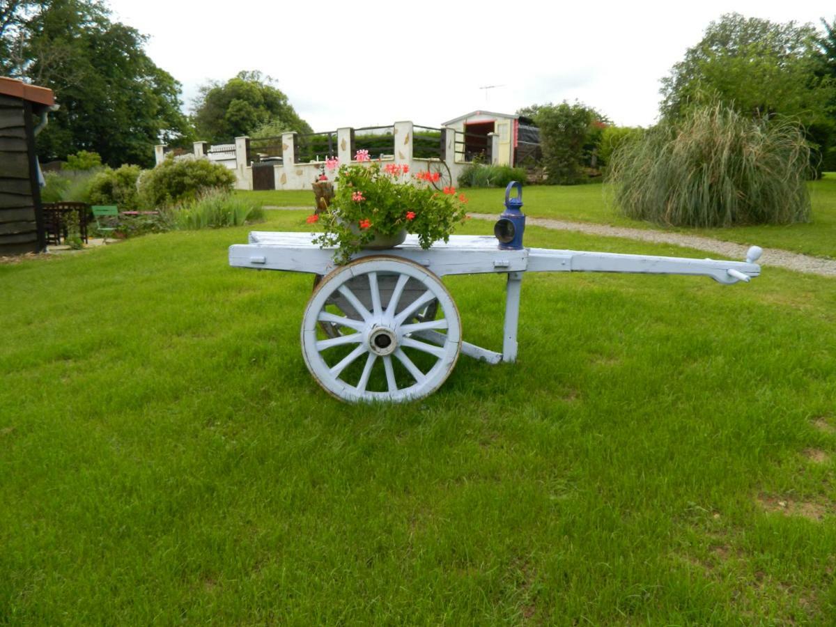 Bed and Breakfast La Grange Ancienne Montrollet Exterior foto